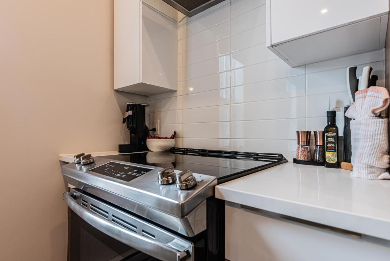 2 Bedroom Luxury In The Mile End By Den Stays モントリオール エクステリア 写真