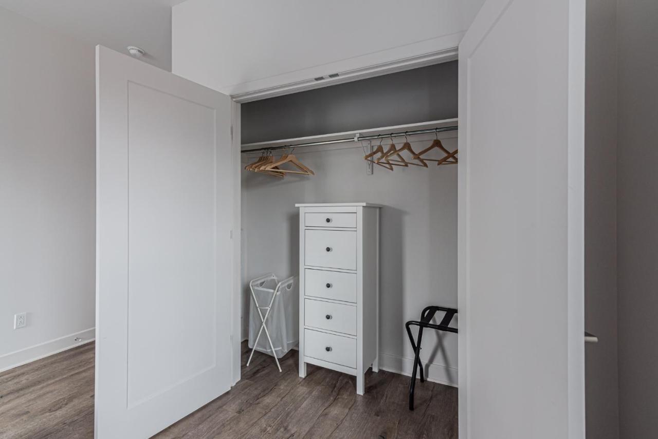 2 Bedroom Luxury In The Mile End By Den Stays モントリオール エクステリア 写真